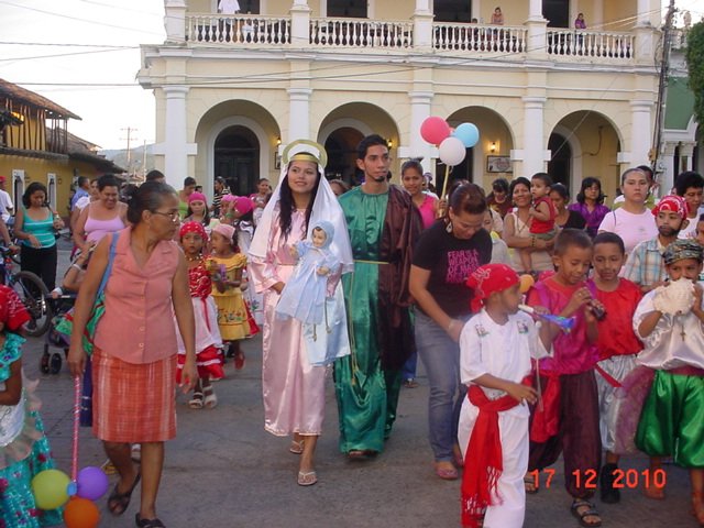 En el Pase de la Calzada, Maria Cargando al Nino Jesus